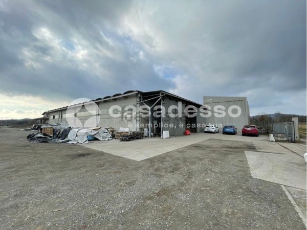 locale di sgombero in vendita a Borgo d'Ale