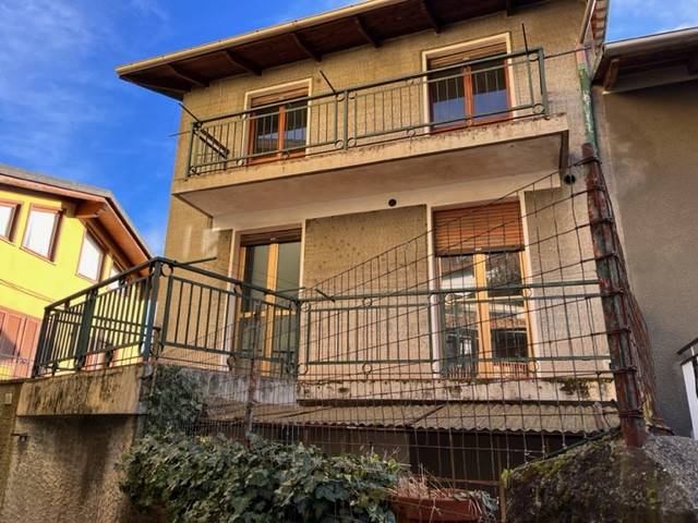 casa indipendente in vendita a Borgosesia