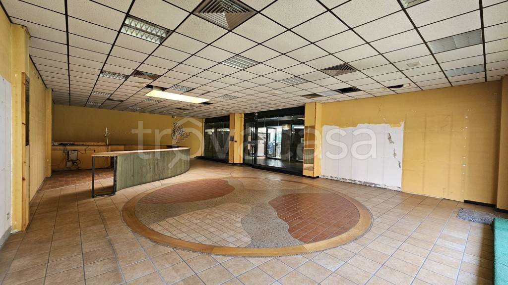 negozio in vendita a Borgosesia