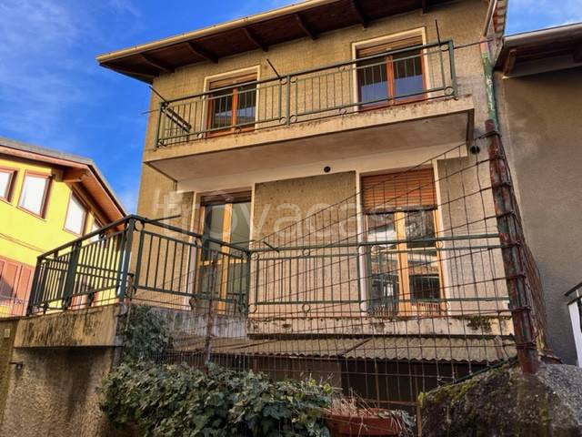 casa indipendente in vendita a Borgosesia