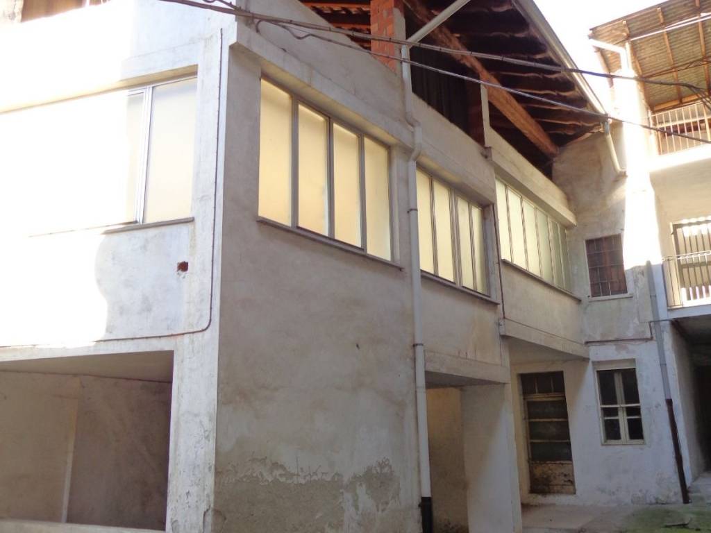 casa indipendente in vendita a Borgosesia