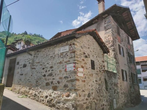 casa indipendente in vendita a Borgosesia