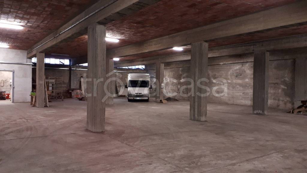 negozio in vendita a Borgosesia