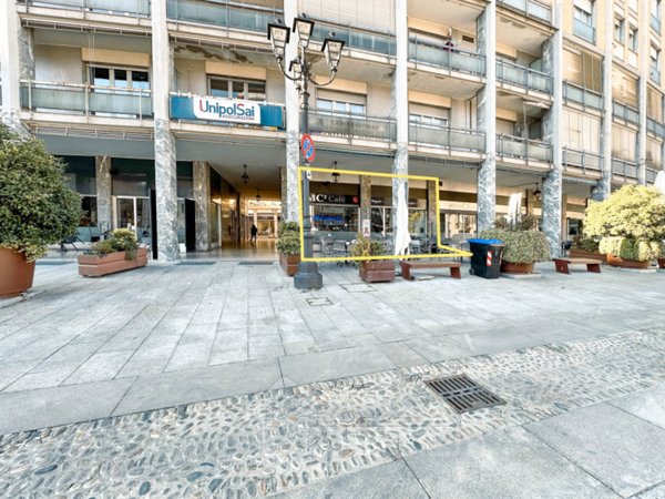 negozio in vendita a Borgosesia