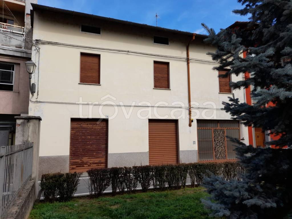 casa indipendente in vendita a Borgosesia