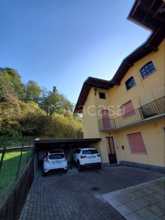 casa indipendente in vendita a Borgosesia