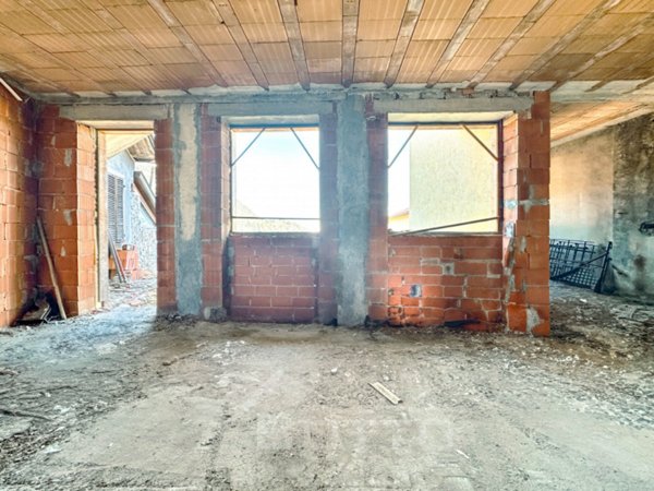 casa semindipendente in vendita a Borgosesia