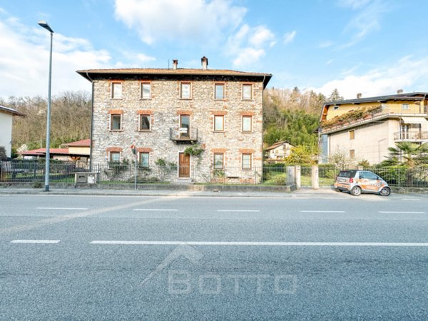 casa indipendente in vendita a Borgosesia