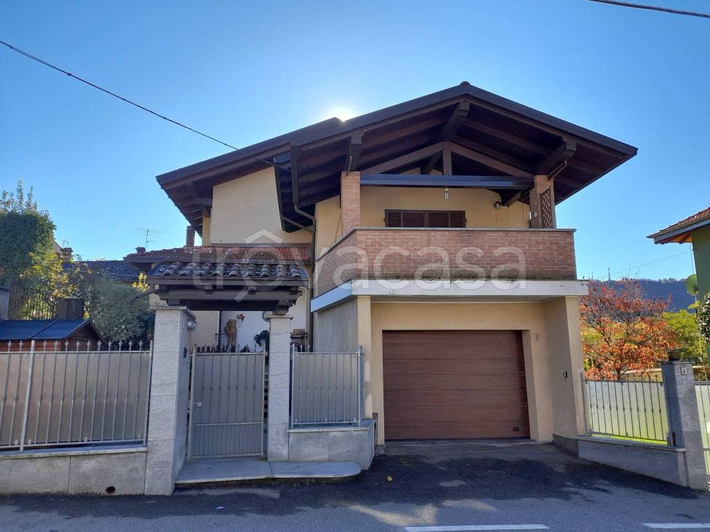 casa indipendente in vendita a Borgosesia