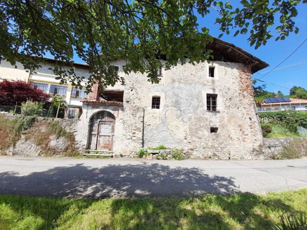 casale in vendita a Borgosesia