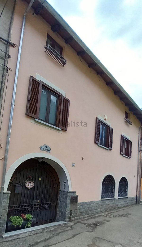 casa indipendente in vendita a Borgosesia