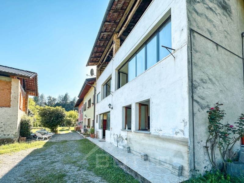 casa semindipendente in vendita a Borgosesia