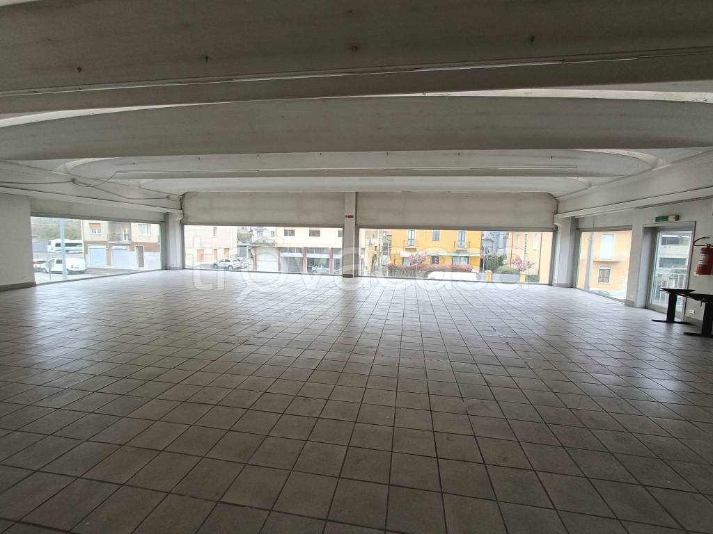 locale commerciale in vendita a Borgosesia