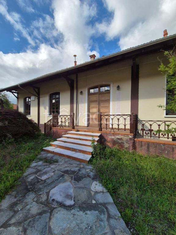 negozio in vendita a Borgosesia