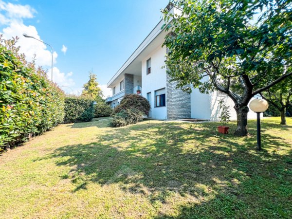 casa indipendente in vendita a Borgosesia