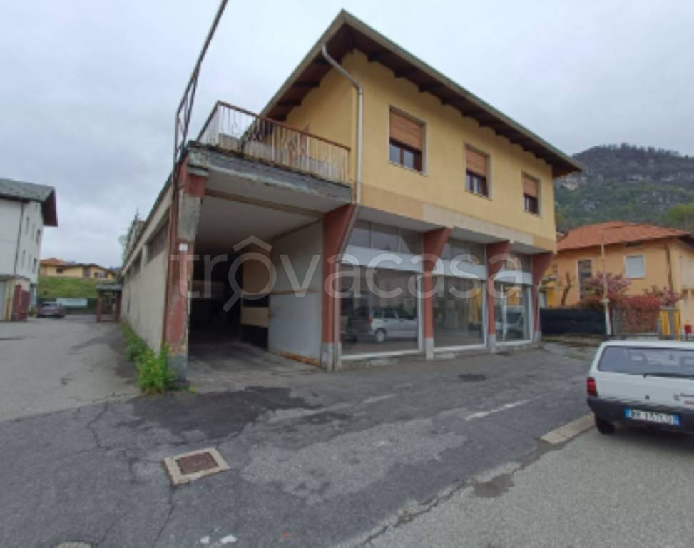 locale commerciale in vendita a Borgosesia