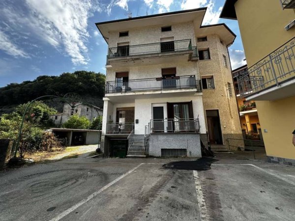 casa indipendente in vendita a Borgosesia