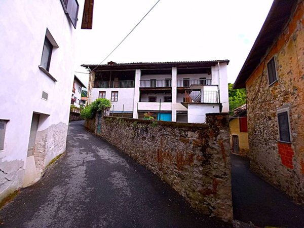 casa indipendente in vendita a Borgosesia