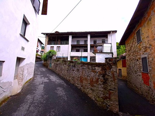 casa indipendente in vendita a Borgosesia