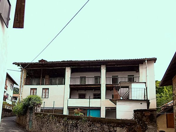 pentavano in vendita a Borgosesia