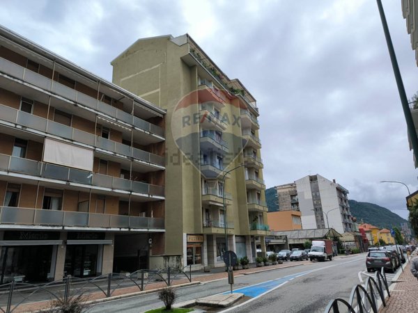 negozio in vendita a Borgosesia