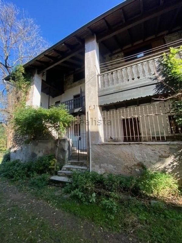 casa semindipendente in vendita a Borgosesia