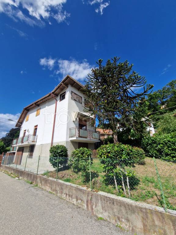 casa indipendente in vendita a Borgosesia