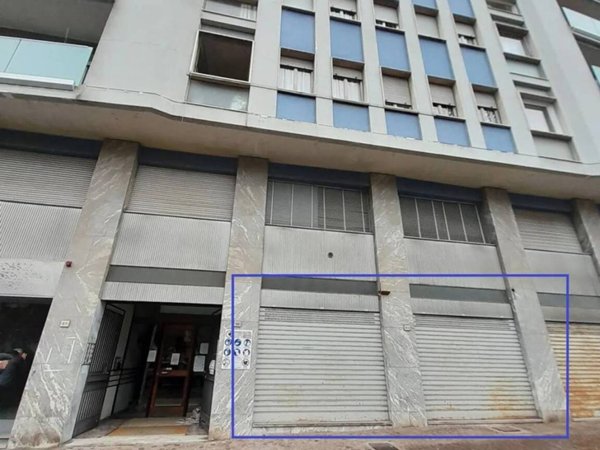 negozio in vendita a Borgosesia