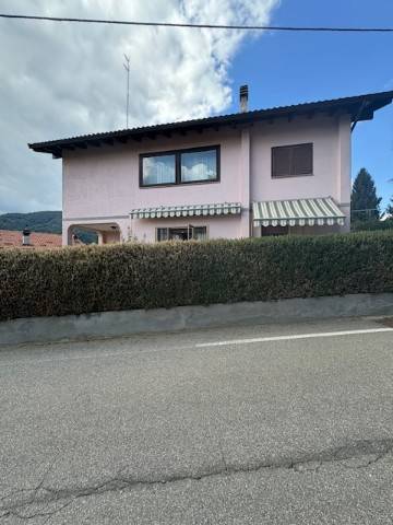 casa indipendente in vendita a Borgosesia