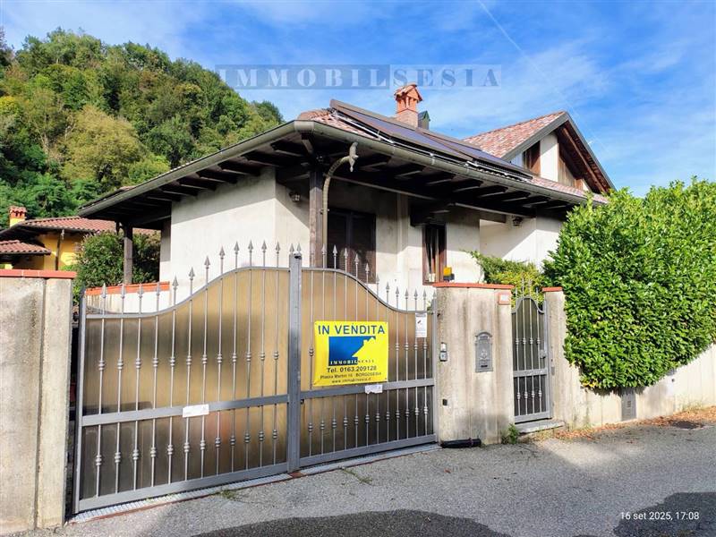 casa indipendente in vendita a Borgosesia
