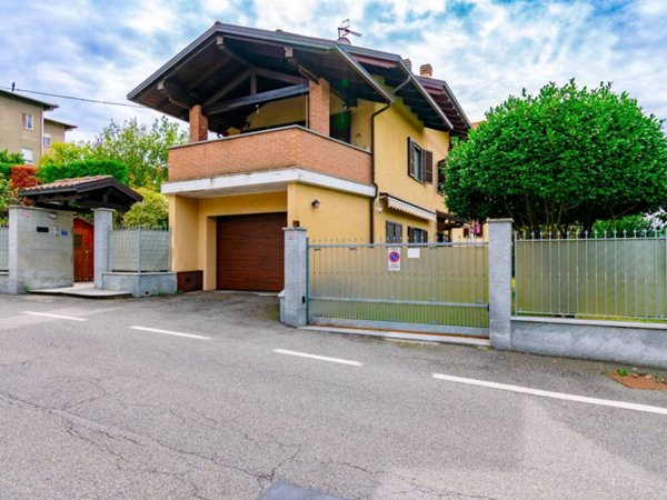 casa indipendente in vendita a Borgosesia