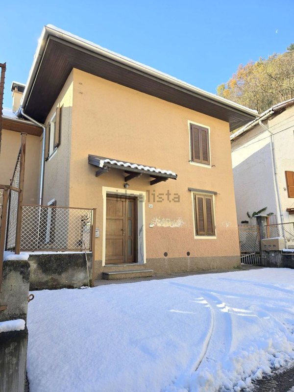 casa semindipendente in vendita a Borgosesia