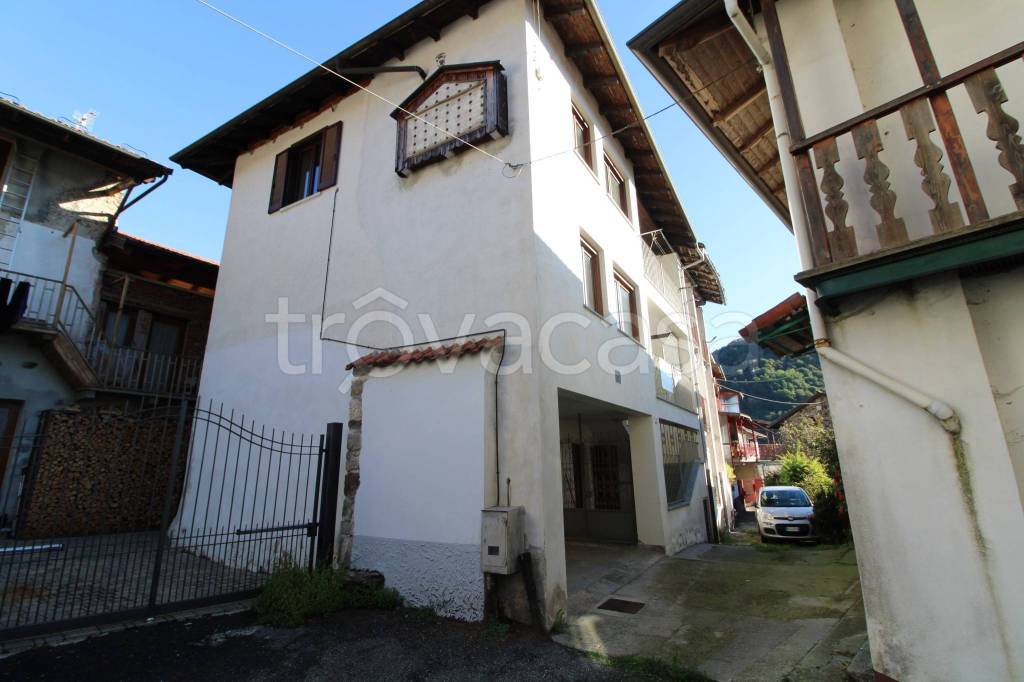 casa indipendente in vendita a Borgosesia