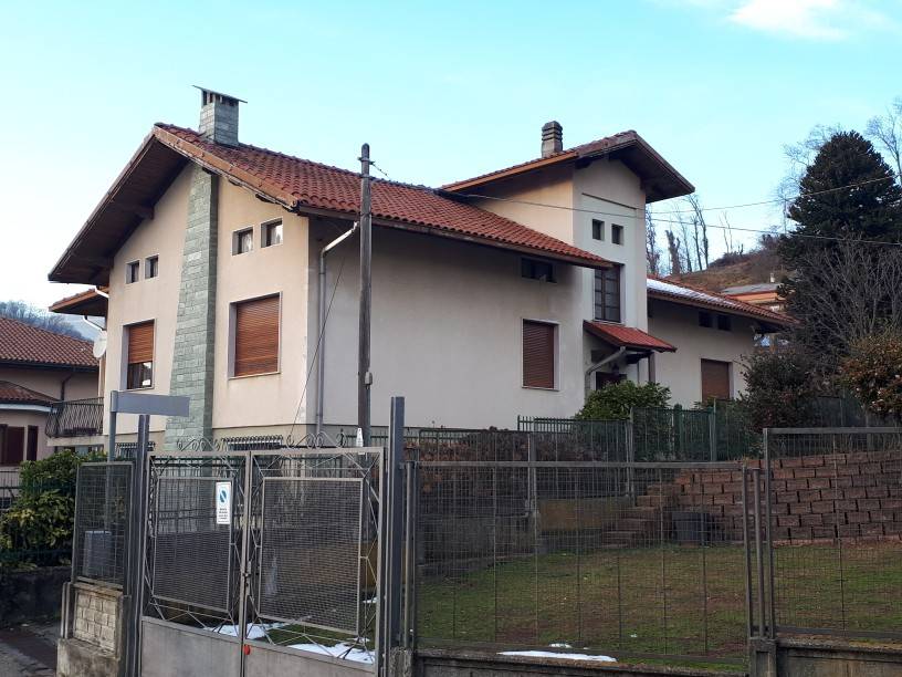 casa indipendente in vendita a Borgosesia