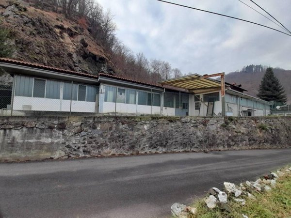 negozio in vendita a Borgosesia