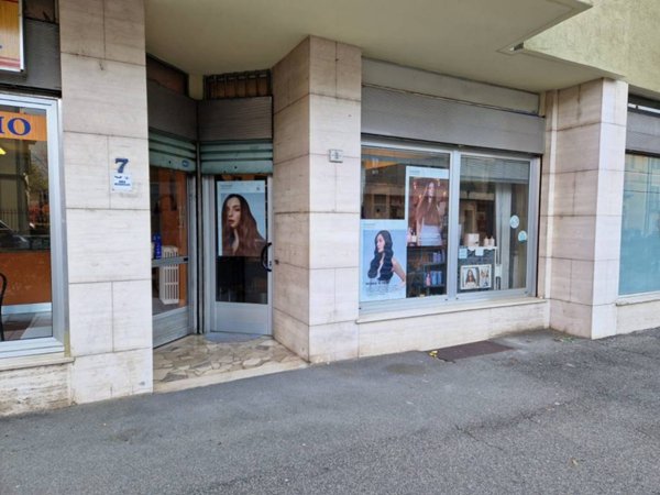 negozio in vendita a Borgosesia