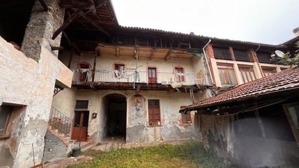 casa indipendente in vendita a Borgosesia