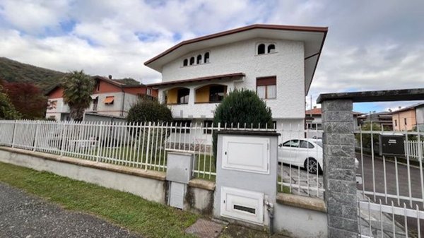 casa indipendente in vendita a Borgosesia