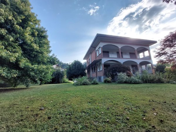 casa indipendente in vendita a Borgosesia