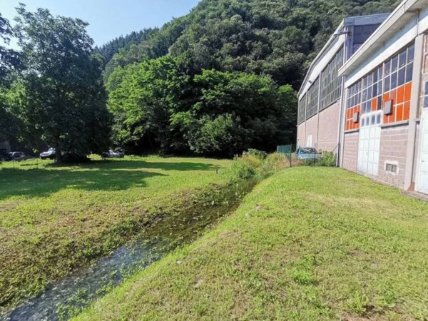 locale commerciale in vendita a Borgosesia