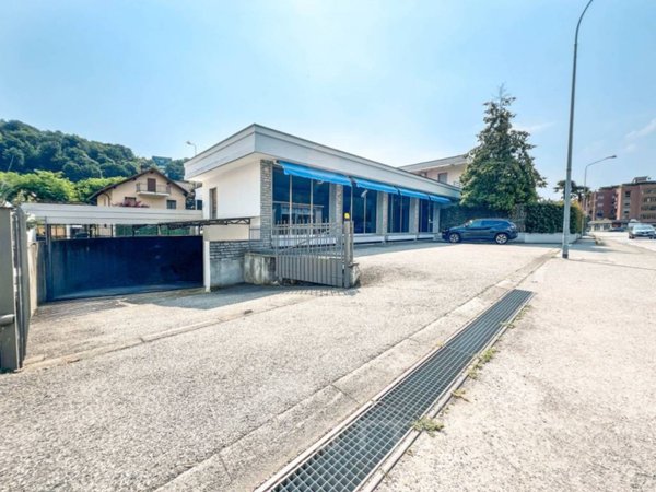 locale commerciale in vendita a Borgosesia