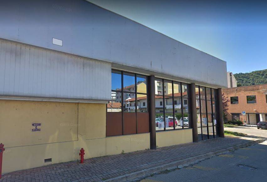 locale commerciale in vendita a Borgosesia
