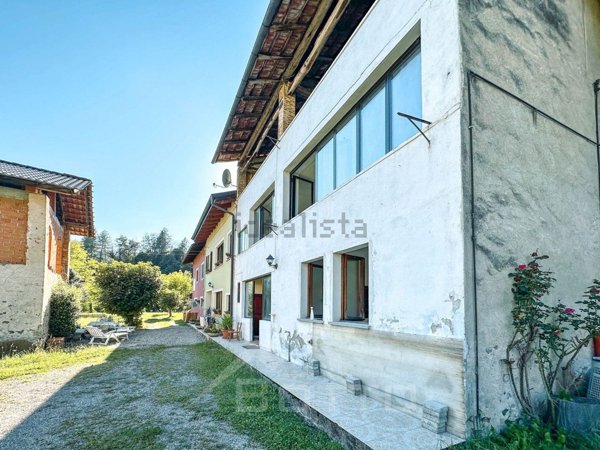 casa semindipendente in vendita a Borgosesia