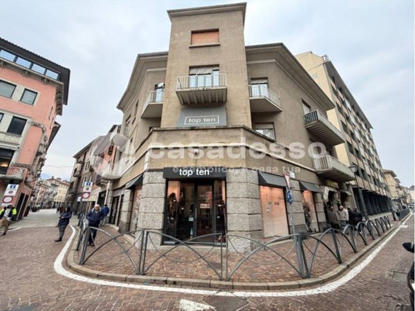 negozio in vendita a Borgosesia