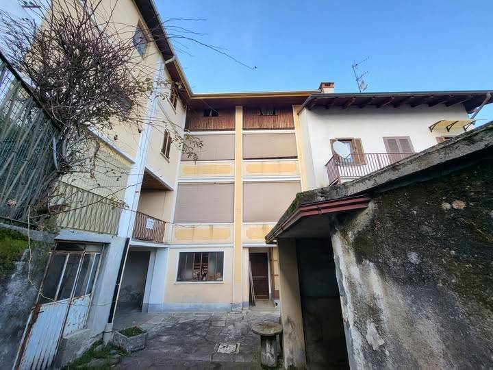 casa indipendente in vendita a Borgosesia