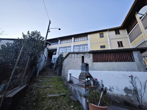 casa indipendente in vendita a Borgosesia