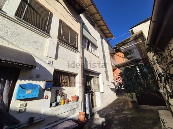 esavano in vendita a Borgosesia