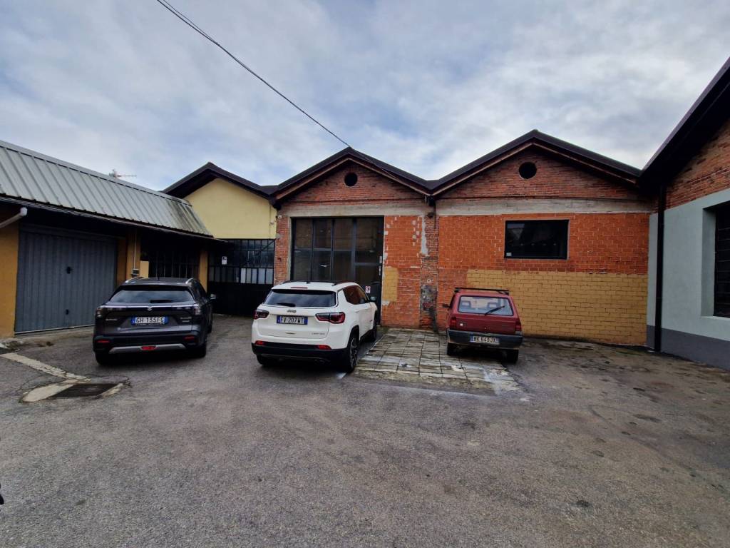 locale commerciale in vendita a Borgosesia