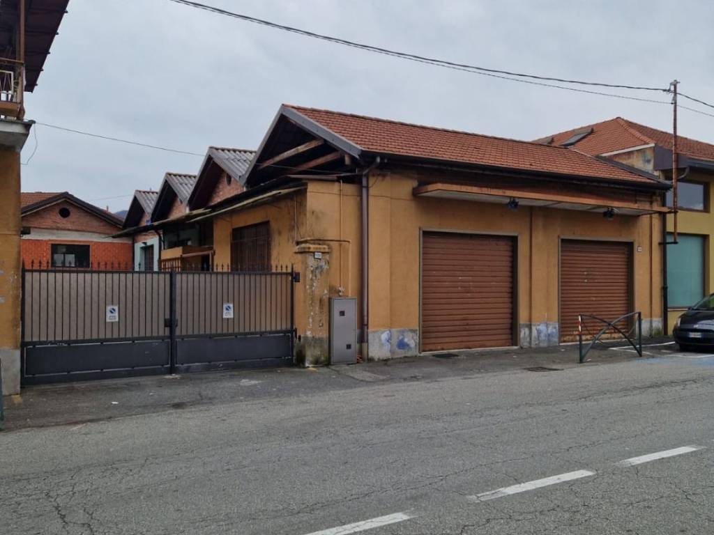 negozio in vendita a Borgosesia