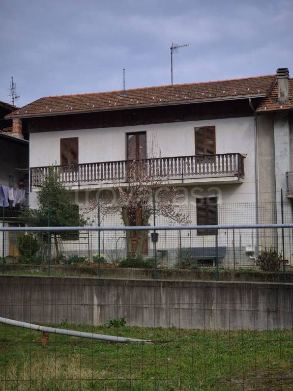 casa indipendente in vendita a Borgosesia
